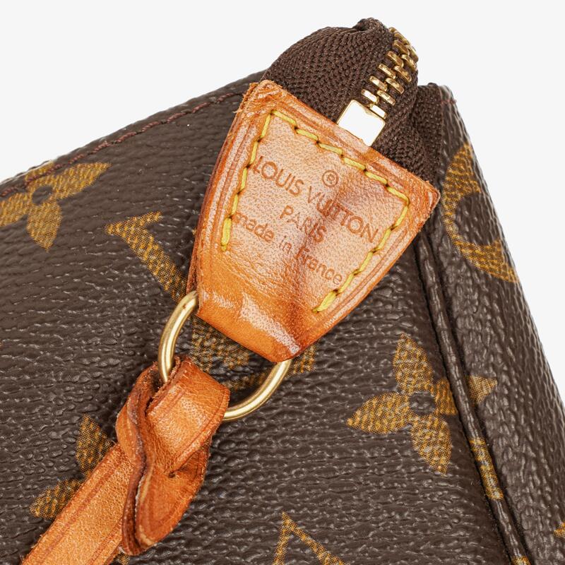 Pochette Accessoires Louis Vuitton Monogram Canvas Clutch Bag