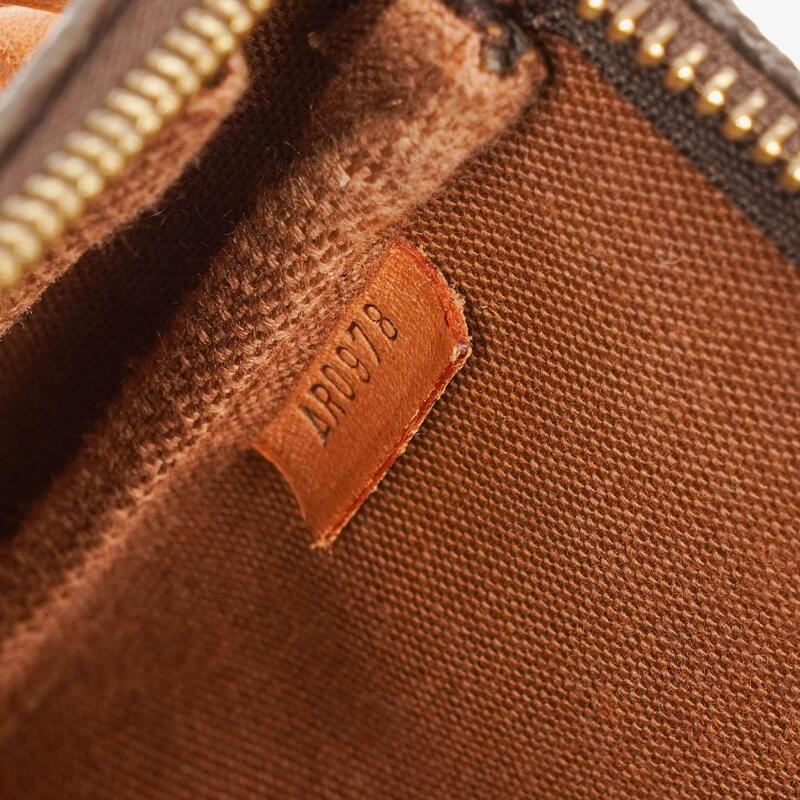 Pochette Accessoires Louis Vuitton Monogram Canvas Clutch Bag