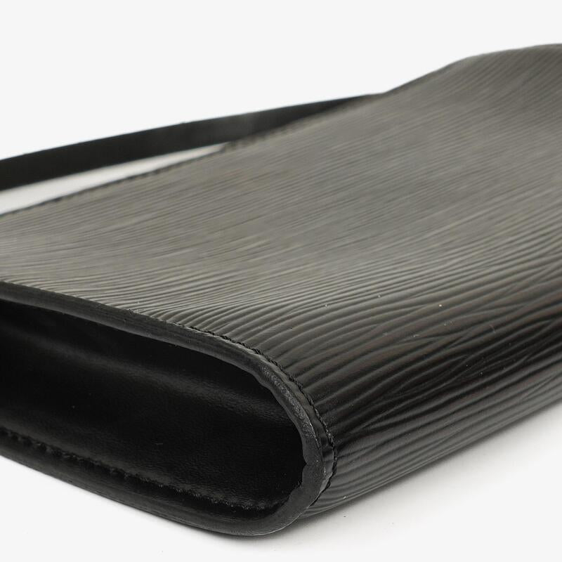 Louis Vuitton Pochette Accessoires Black EPI Leather Clutch Bag