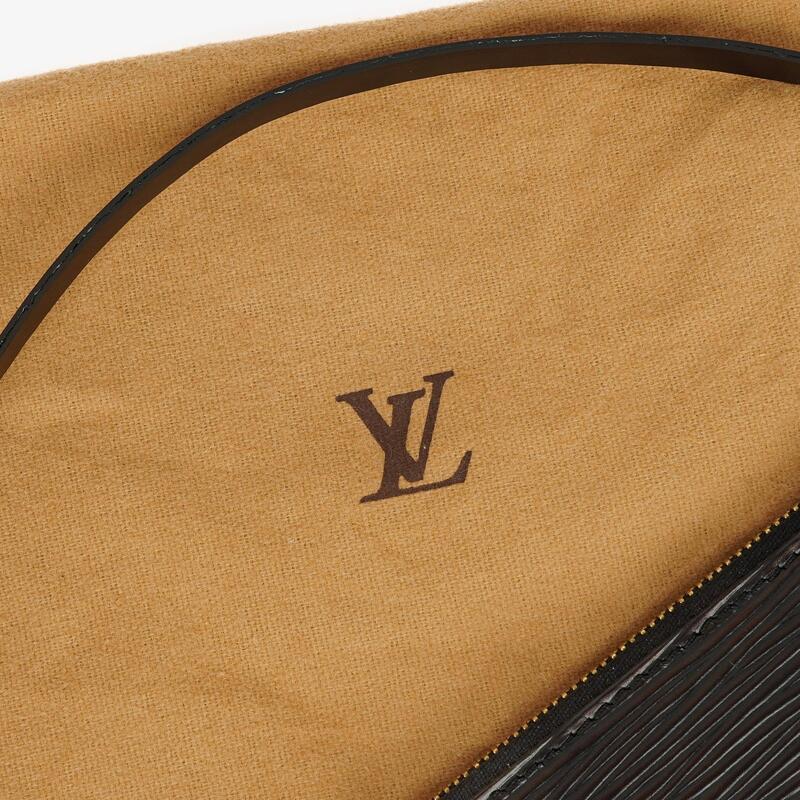 Louis Vuitton Pochette Accessoires Black EPI Leather Clutch Bag