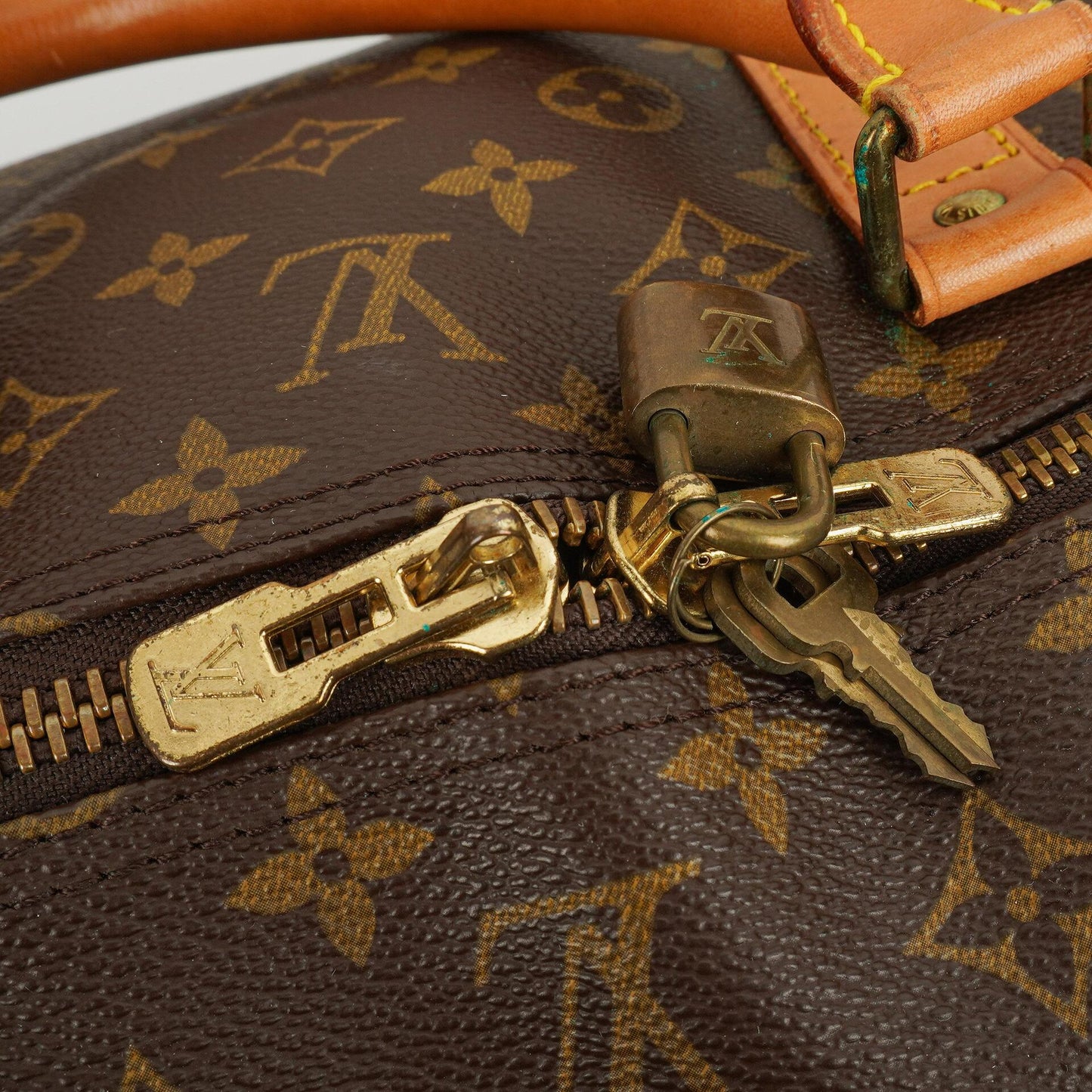 Louis Vuitton Keepall 60 Bandoulière Monogram Canvas Travel Bag