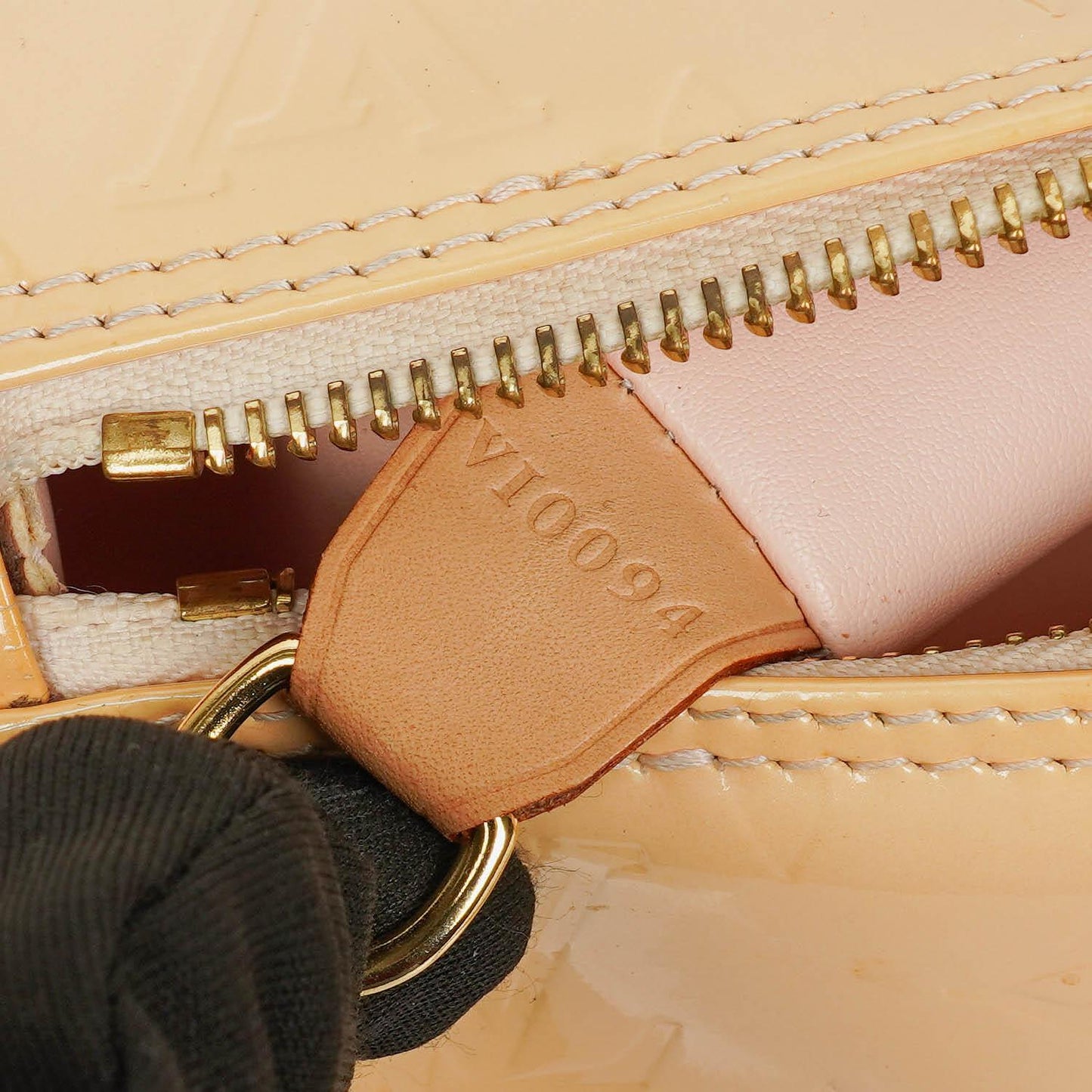 Louis Vuitton Papillon 30 Bedford Cream Beige Monogram Vernis Leather Bag